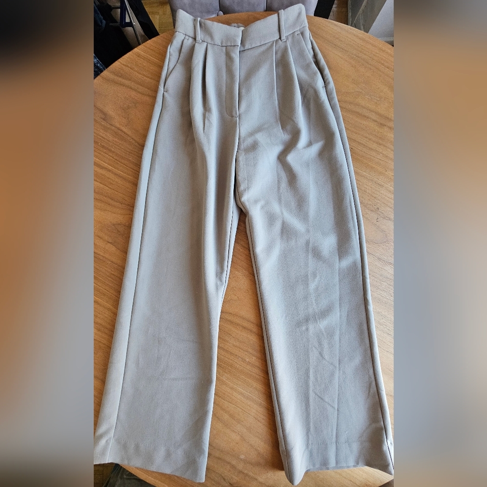 Abercrombie& Fitch Sloane Tailored Wide Leg Pant, Size 26/2, Colour: Taupe